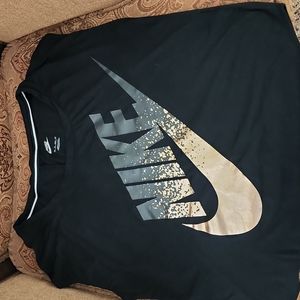 Women's Nike top